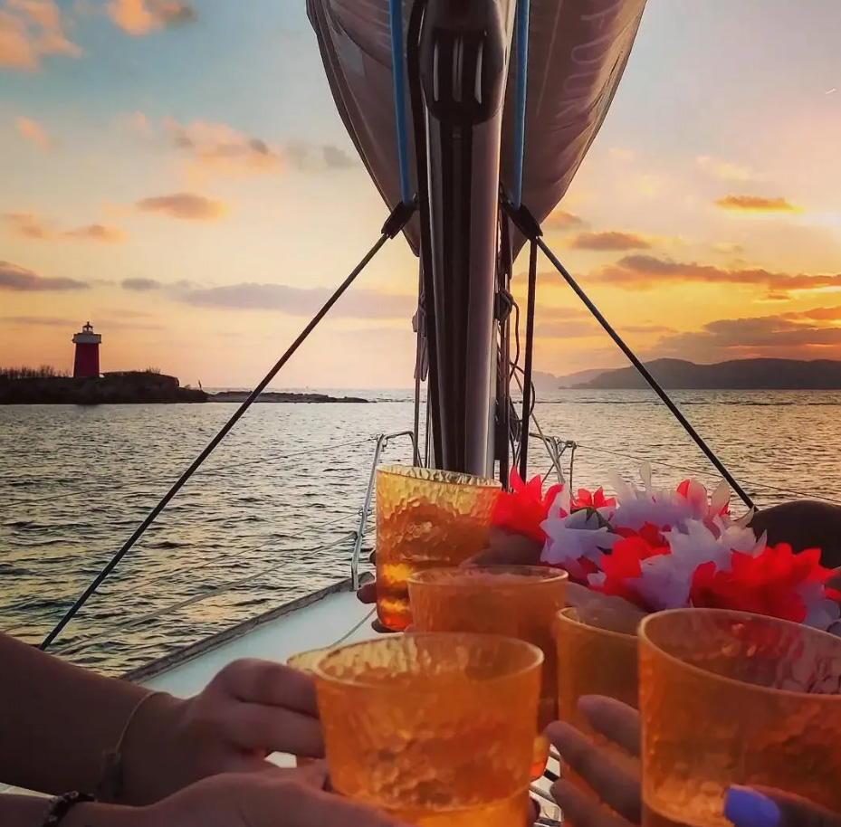 escursione aperitivo al tramonto barca alghero